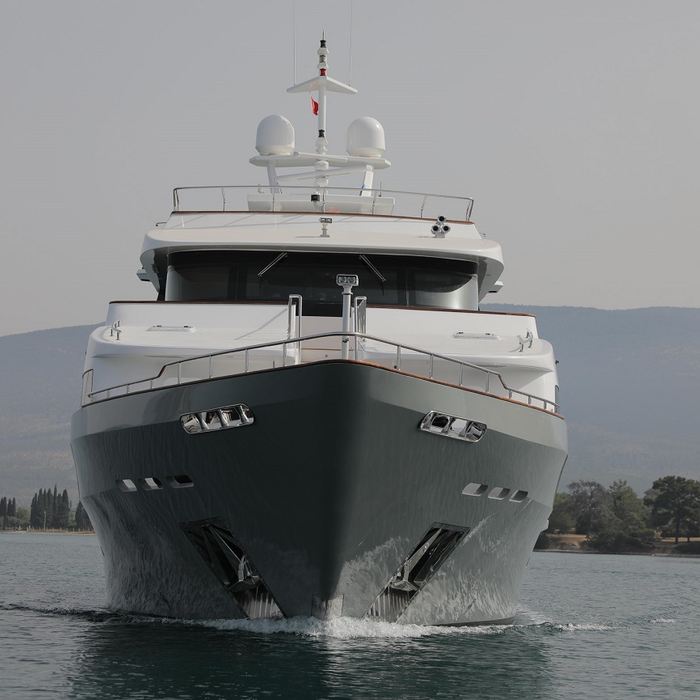 Ottawa IV yacht exterior 2