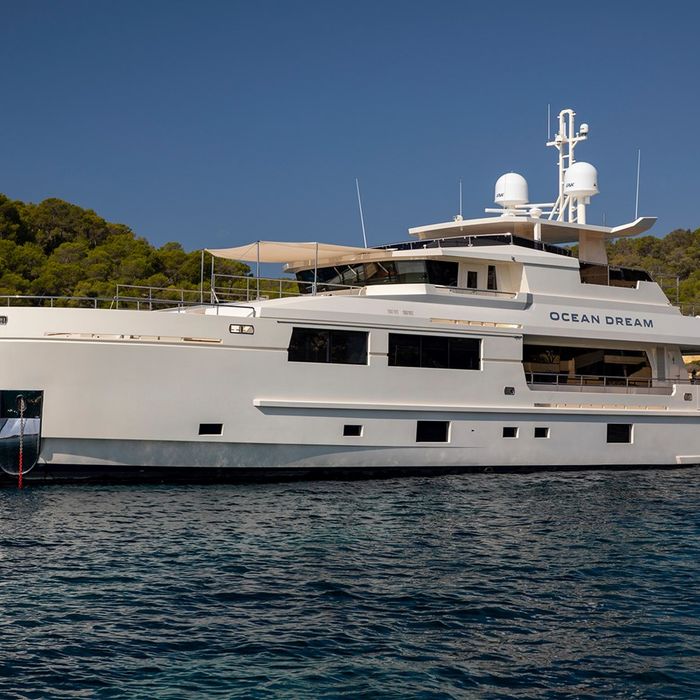 Nyla yacht exterior 2