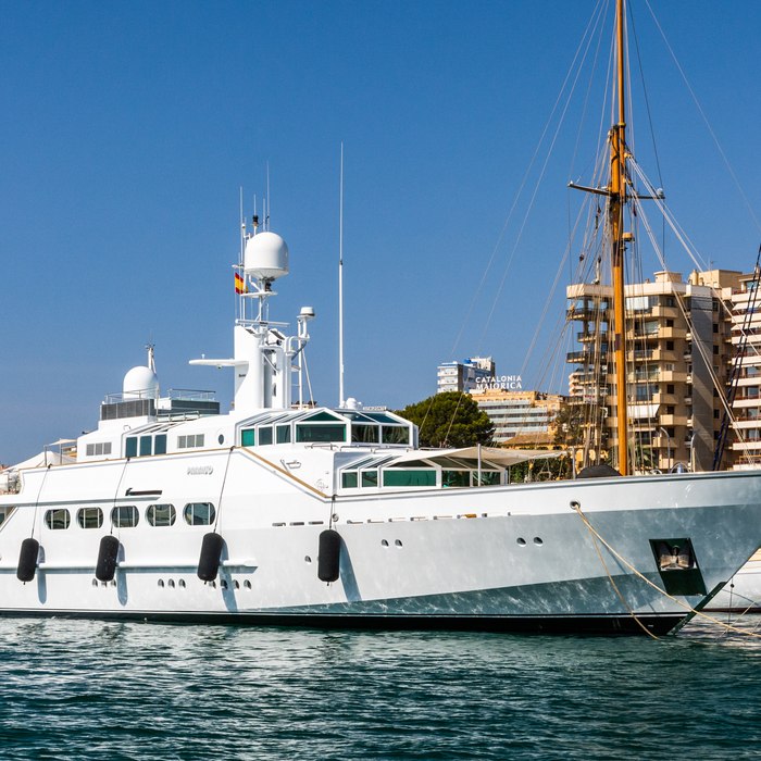 Paraiso yacht exterior 2