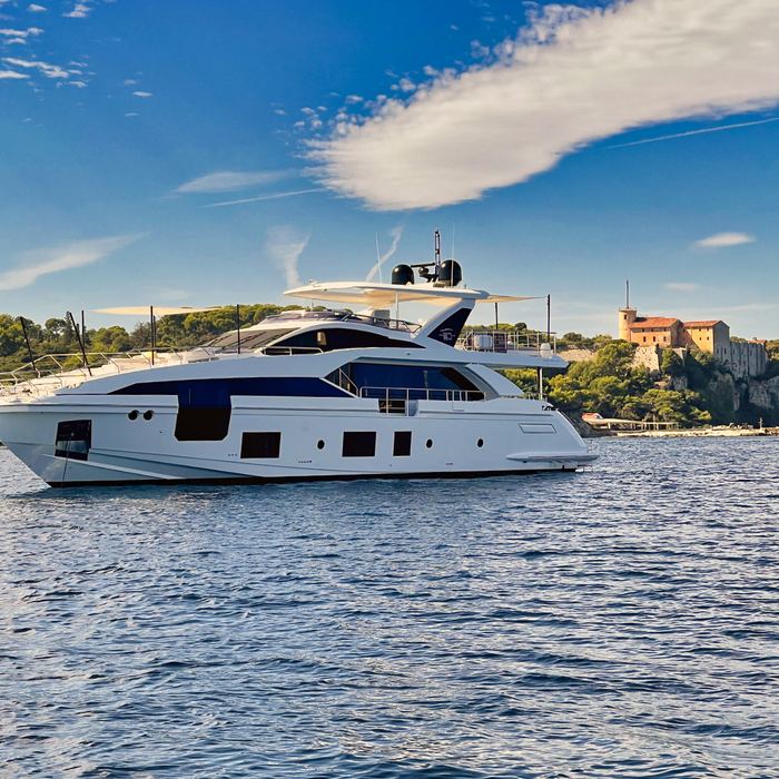 Wave yacht exterior 2