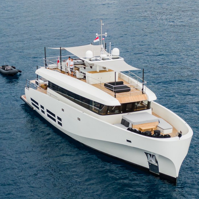 Casa yacht exterior 2