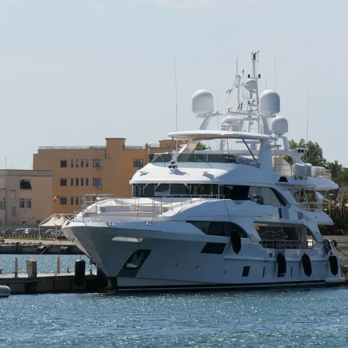 Nechida yacht exterior 2