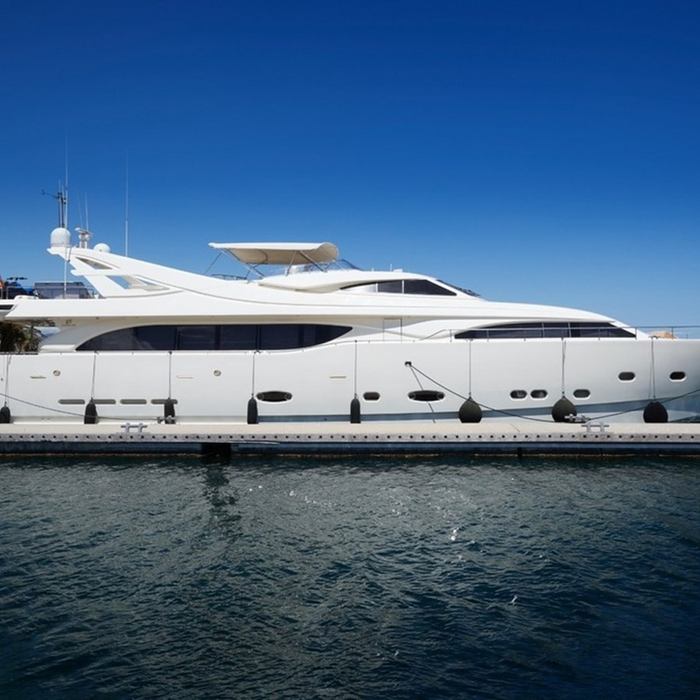 Camarik yacht exterior 2