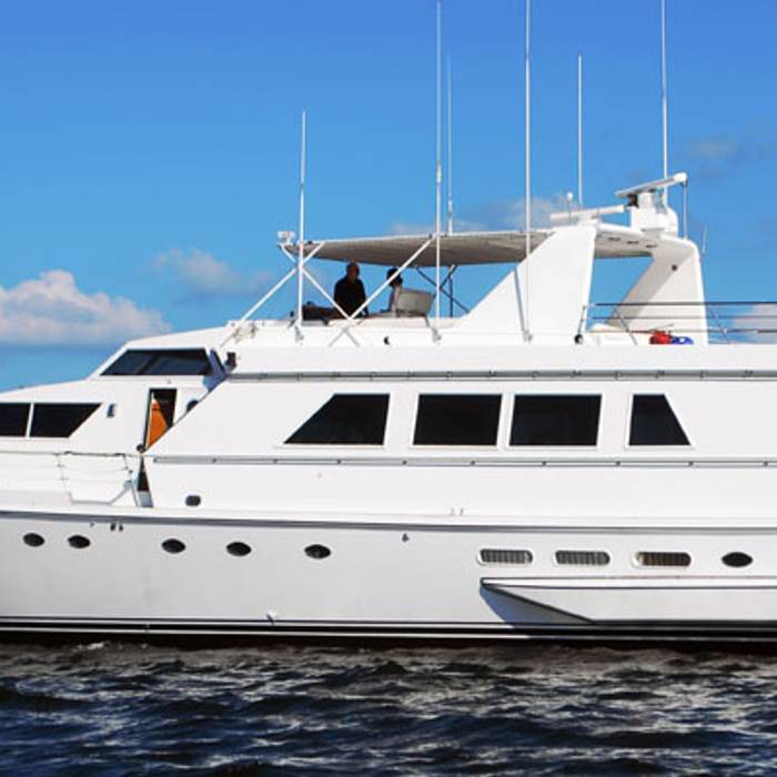 Justine yacht exterior 28