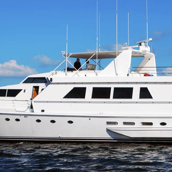 Justine yacht exterior 2