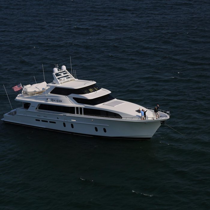 Easy yacht exterior 2