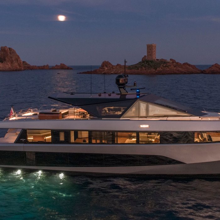 Why 200 yacht exterior 2