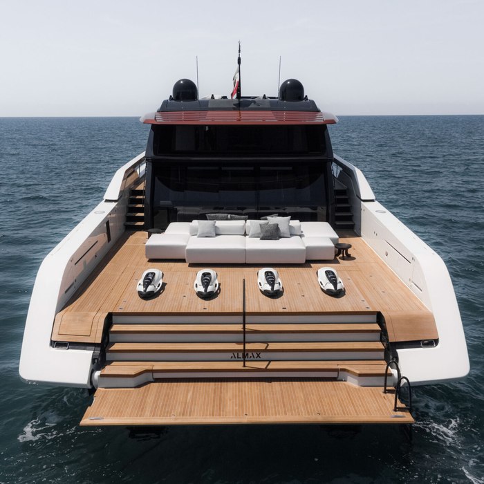 Anmax yacht exterior 2