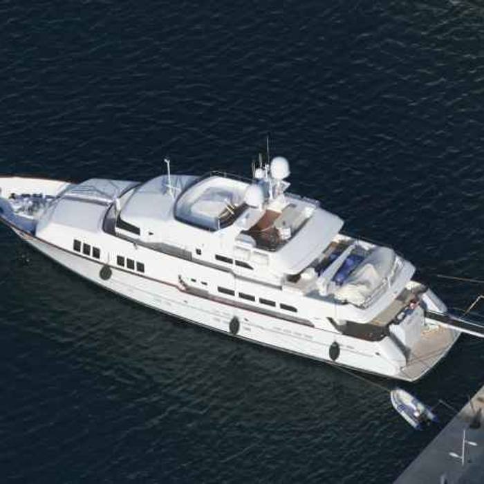 Mamamia yacht exterior 3