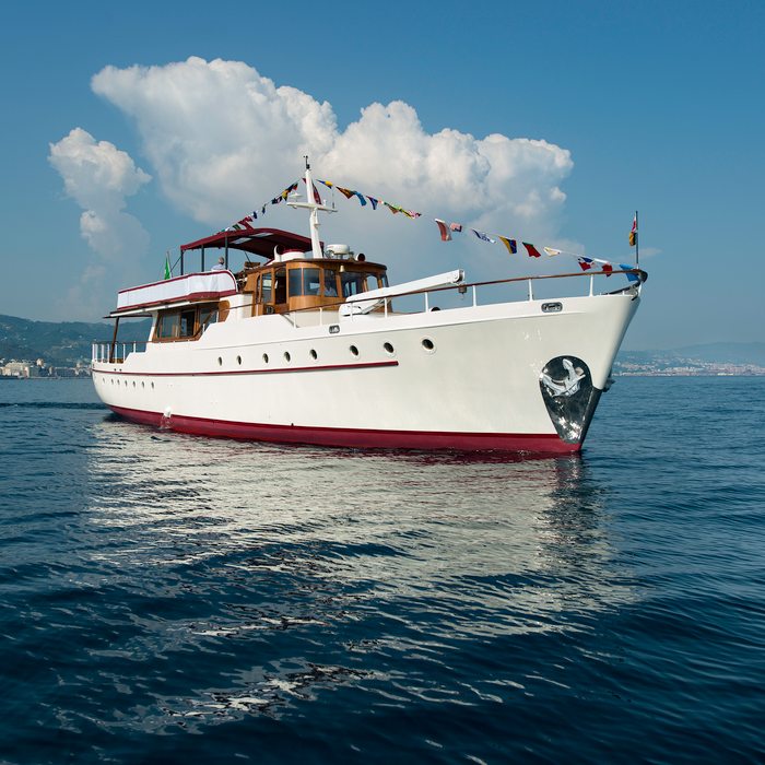 Emerald yacht exterior 2