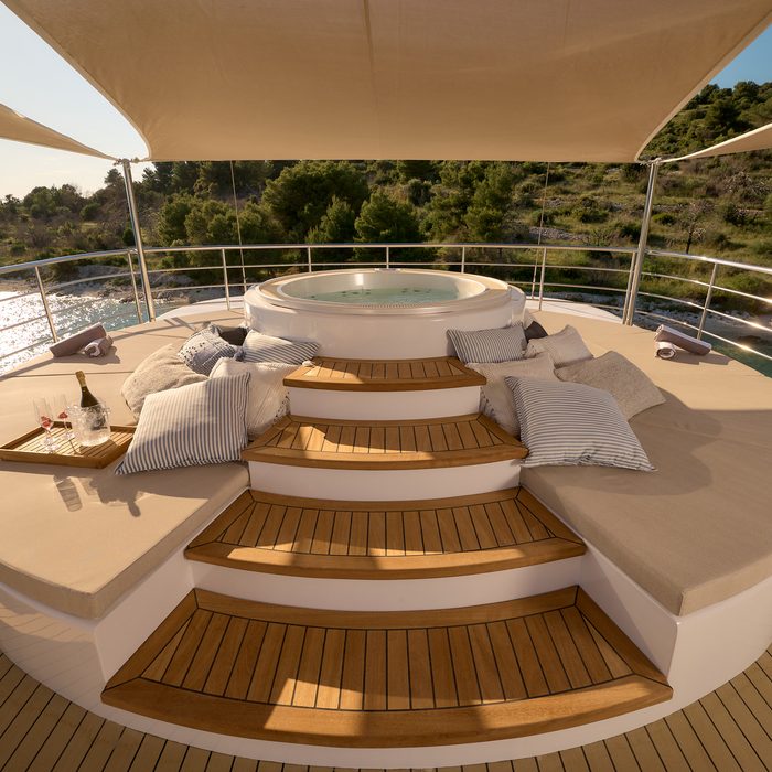 Bellezza yacht exterior 2