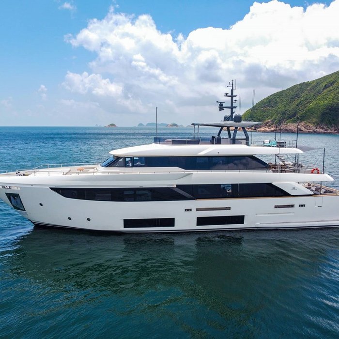 Capital yacht exterior 2