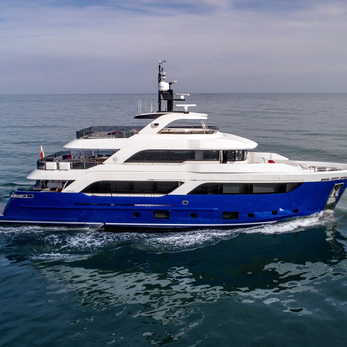 Gatto yacht exterior 2