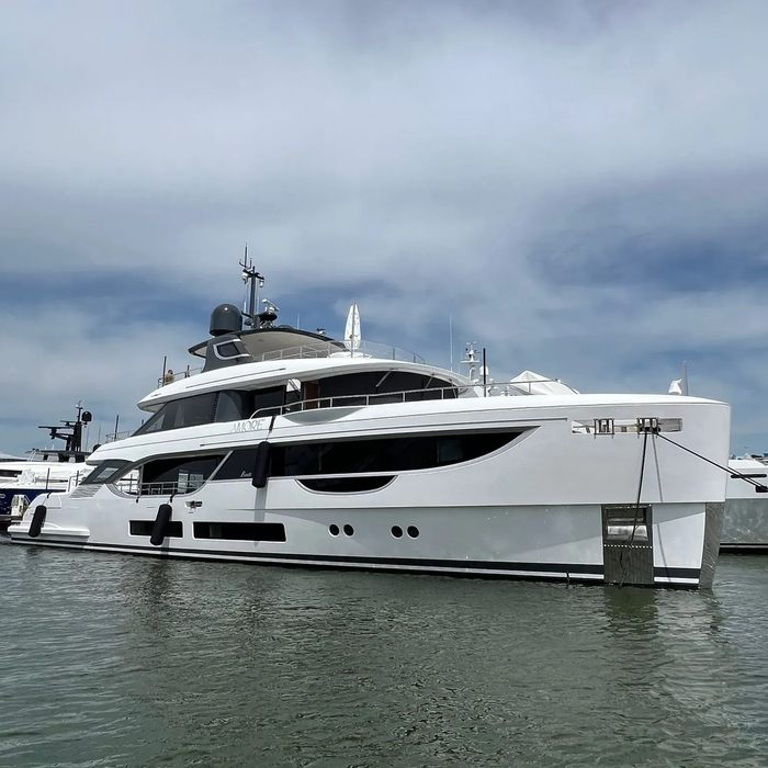 Amore yacht exterior 2