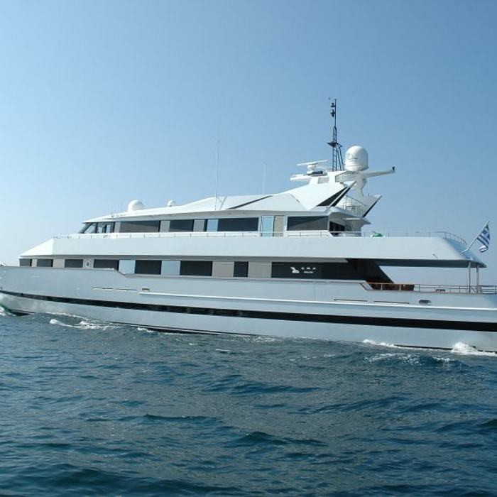 Bella Stella yacht exterior 2