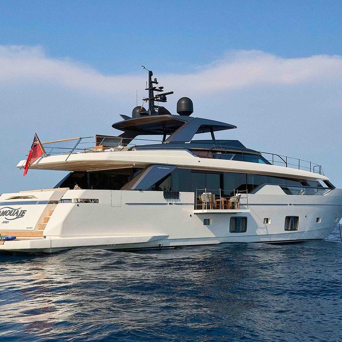 Hayat yacht exterior 2