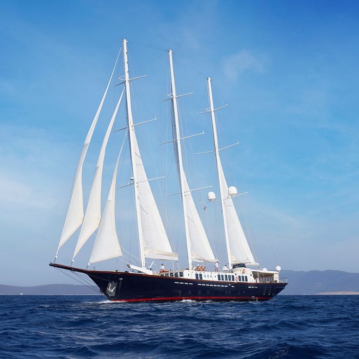 Yazz yacht exterior 2