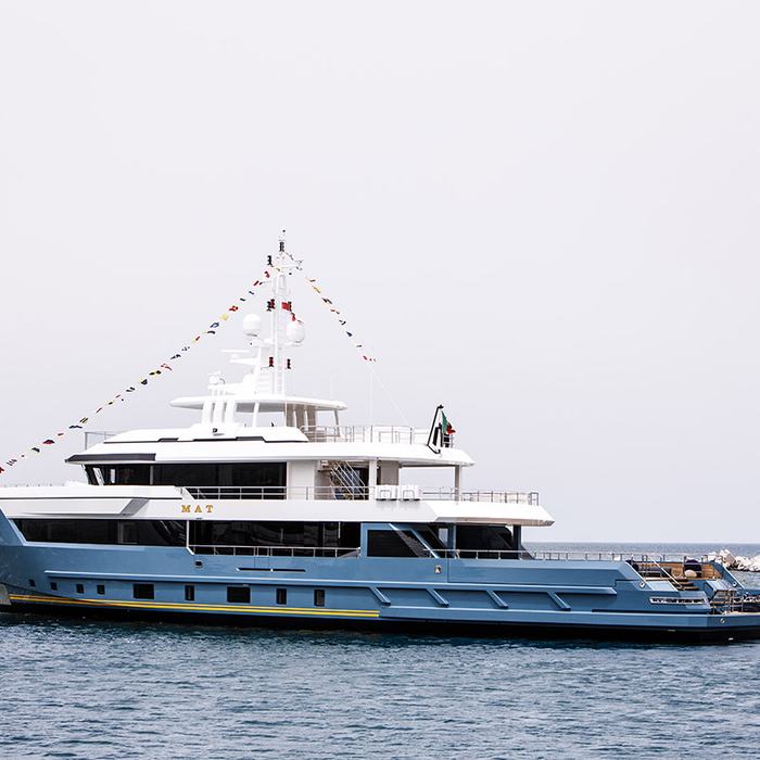 Mat yacht exterior 2