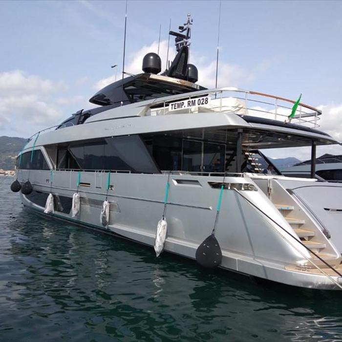 Xeia yacht exterior 3