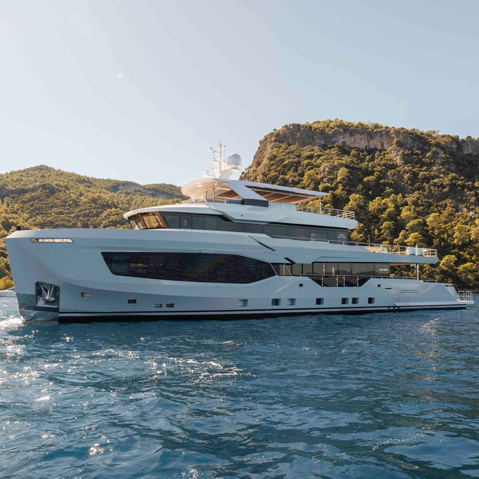 Mitan yacht exterior 2