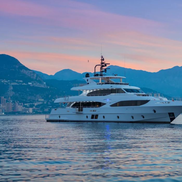 Altavita yacht exterior 2