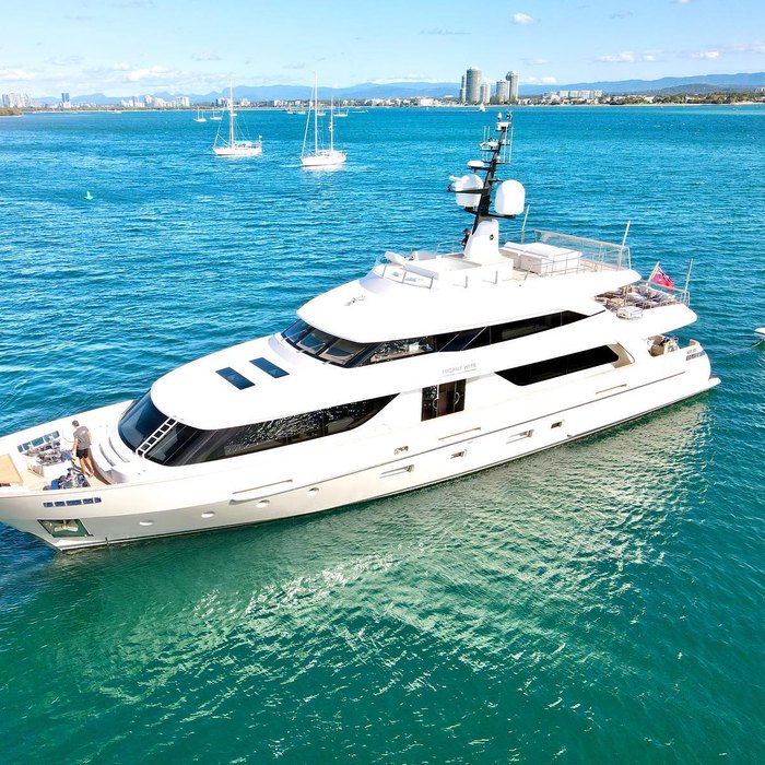 Tiny Wave yacht exterior 2