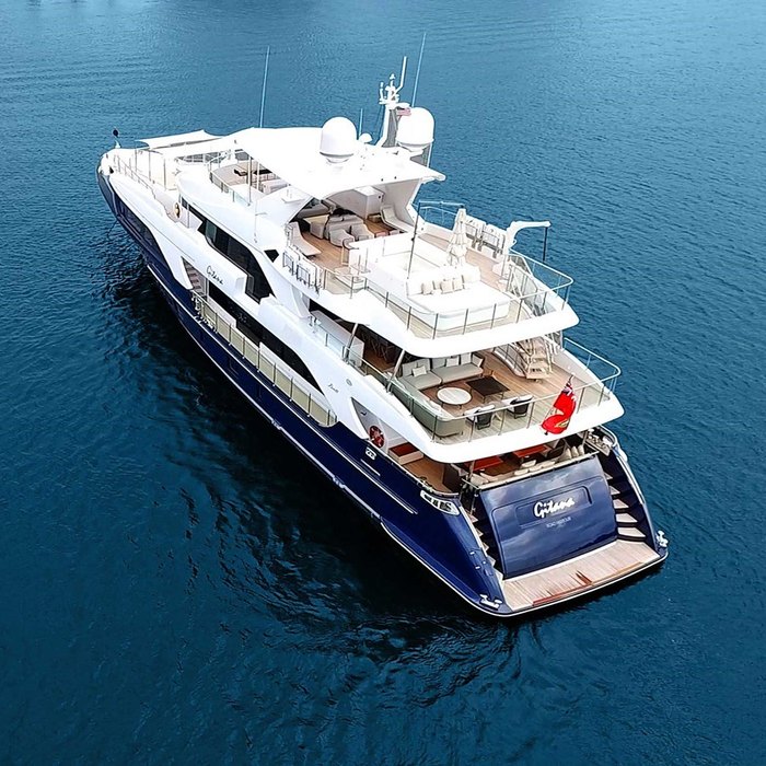 Queen D yacht exterior 3