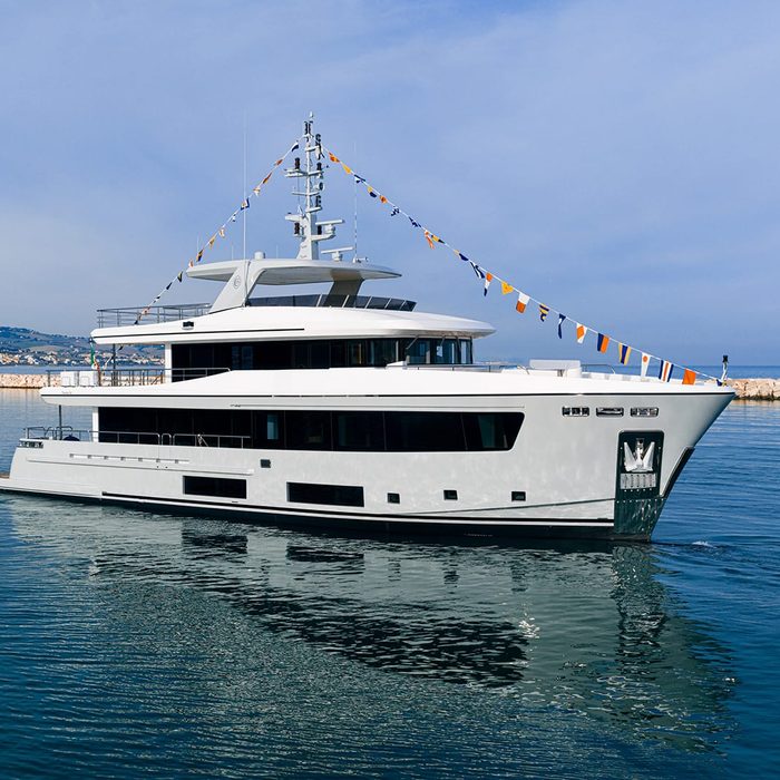 Tartaruga yacht exterior 2