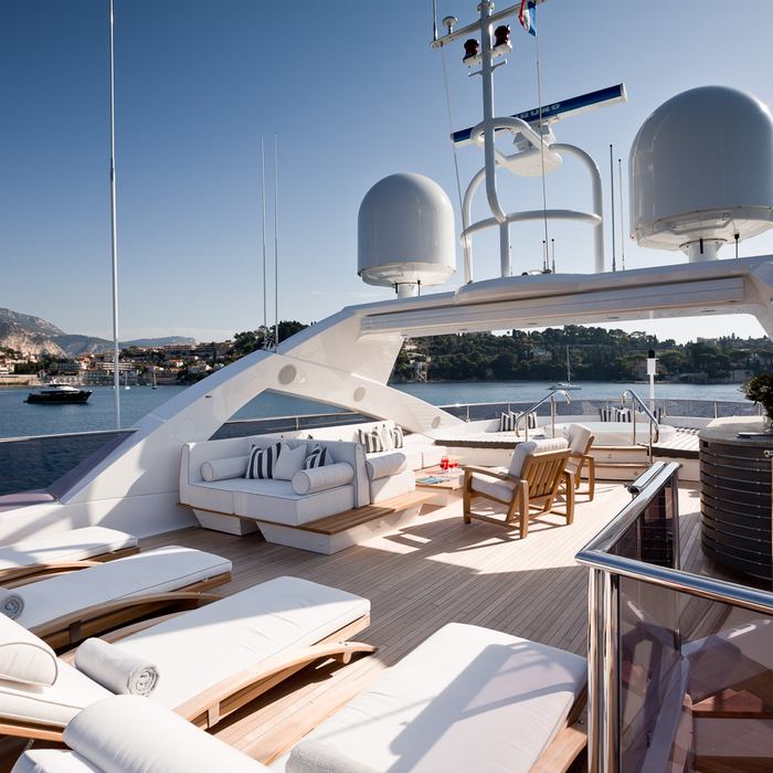 Thumper yacht exterior 2