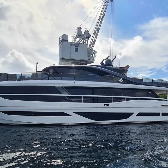 Lidia II yacht exterior 4