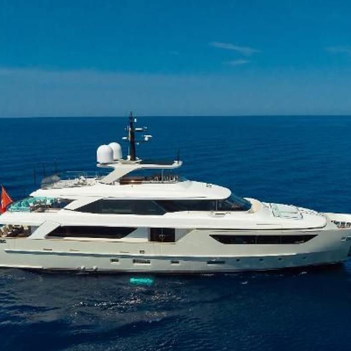 Kia Ora yacht exterior 2