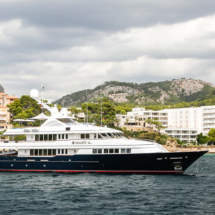 Halcyon yacht exterior 2