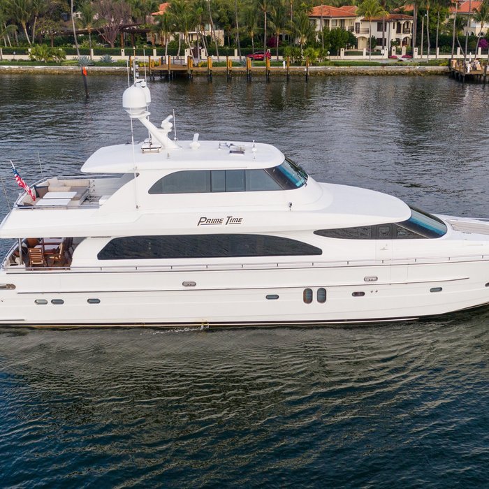 Rays yacht exterior 2