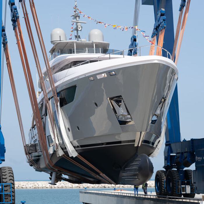 Bizman yacht exterior 2