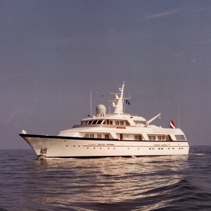 Synthesis 66 yacht exterior 2