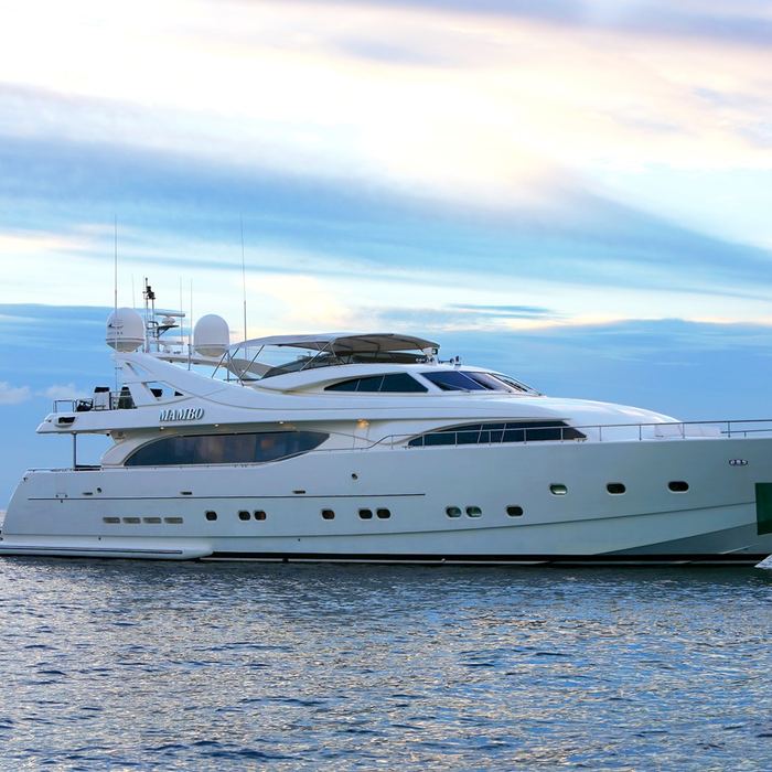 Mambo yacht exterior 2