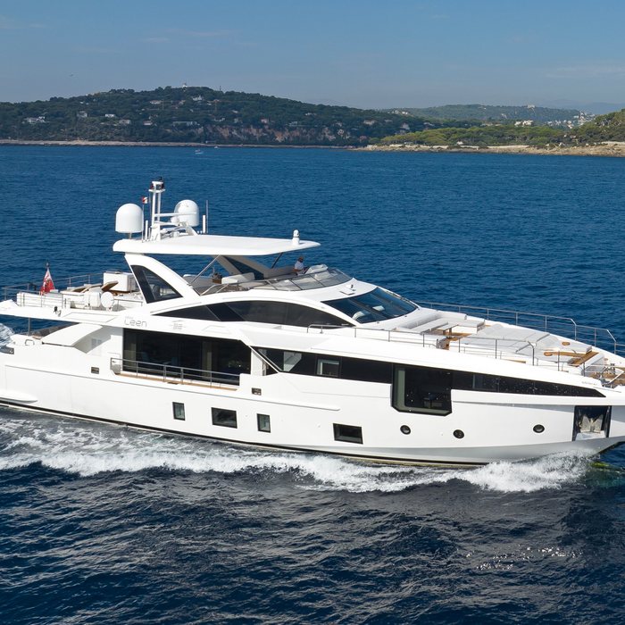 Starkiss yacht exterior 2