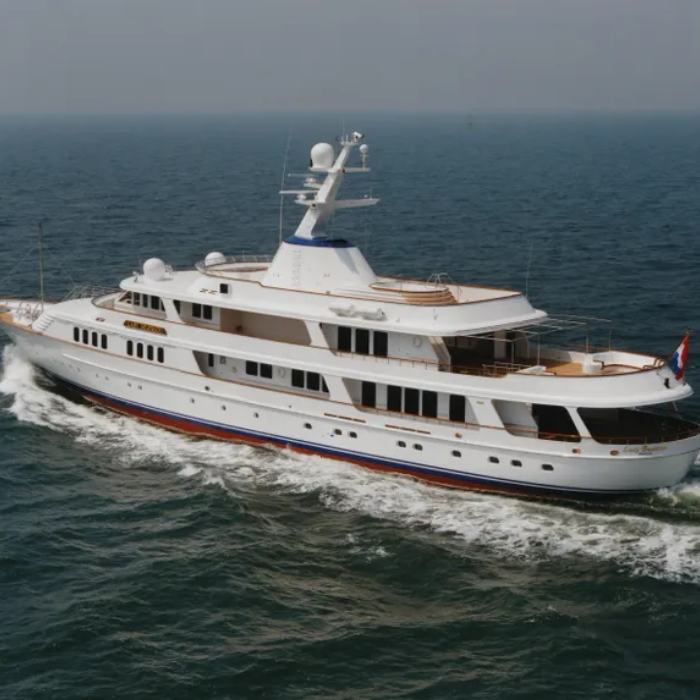 Lady Beatrice yacht exterior 2