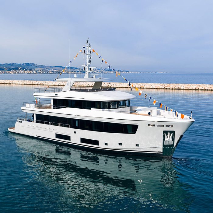 Tartaruga yacht exterior 2