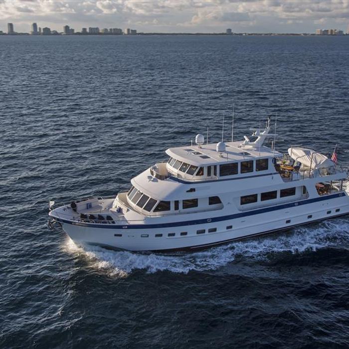 Namy yacht exterior 2