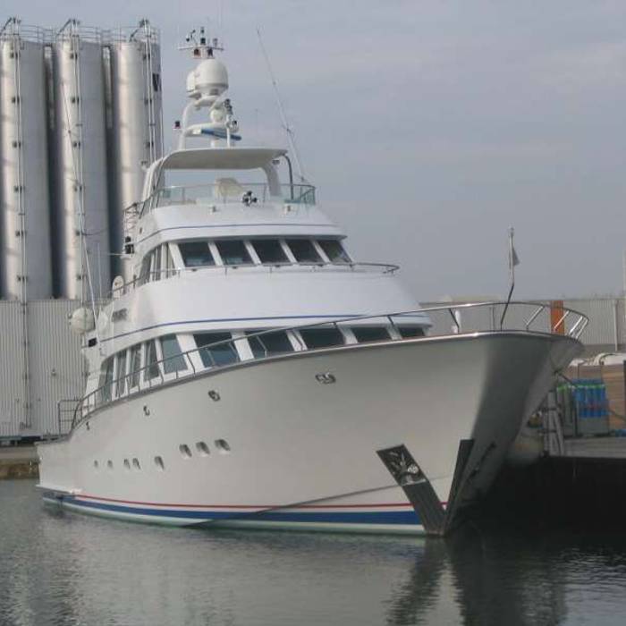 Karyatis yacht exterior 2