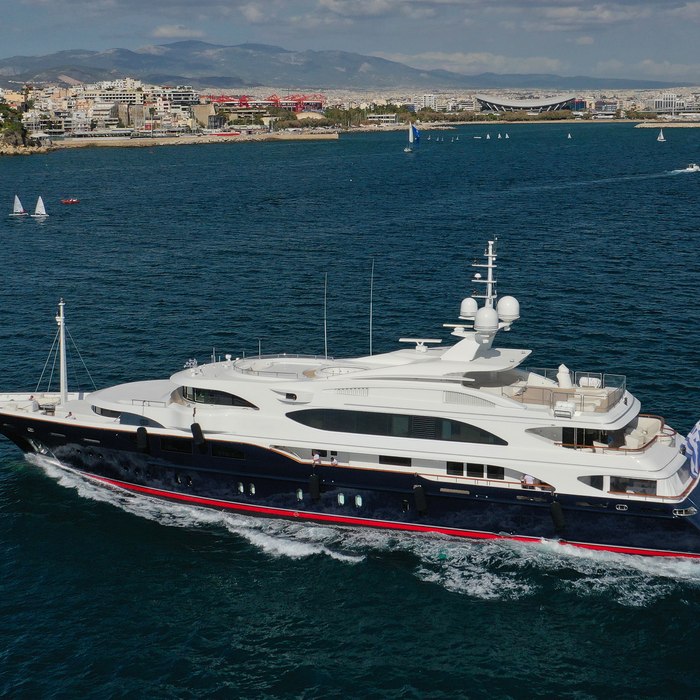 Sunday yacht exterior 2