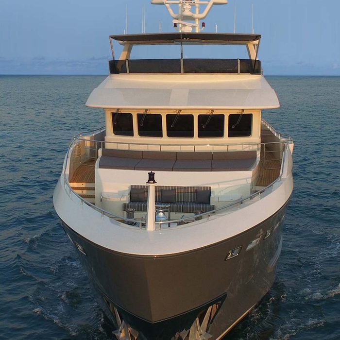 Capricorn Y yacht exterior 2