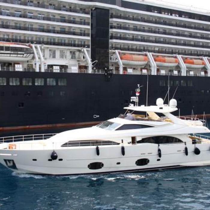 Zenisen yacht exterior 6