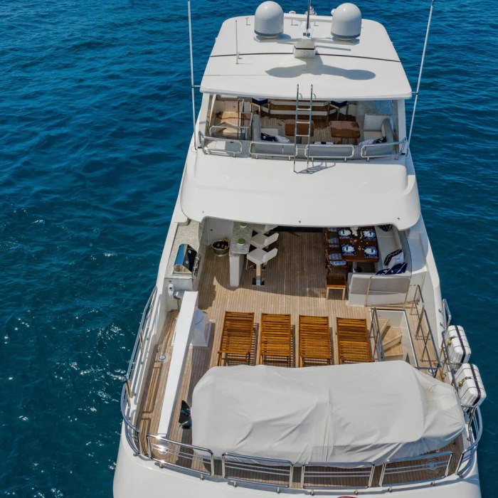 Mangata yacht exterior 175