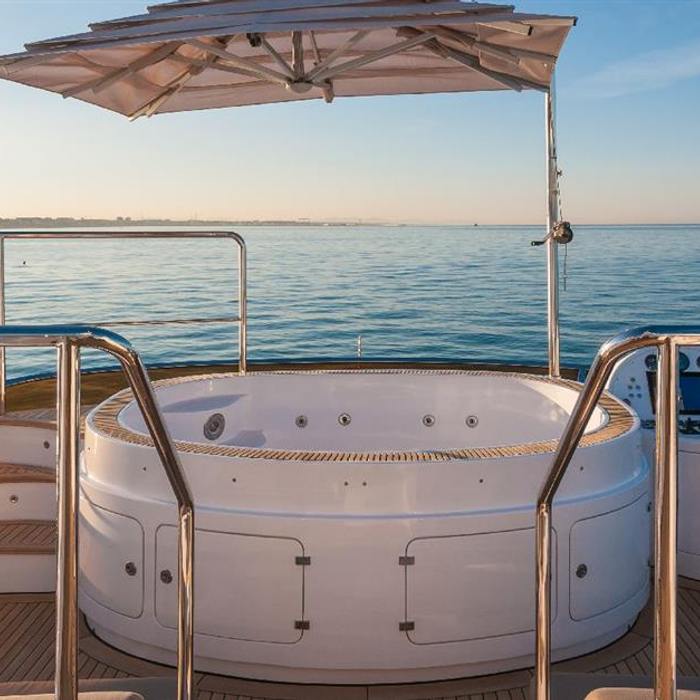 Orso yacht exterior 3