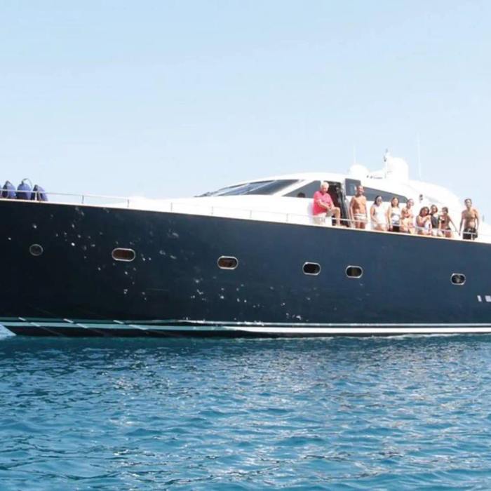 Eacos yacht exterior 2