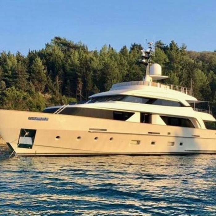 Akar XIII yacht exterior 2