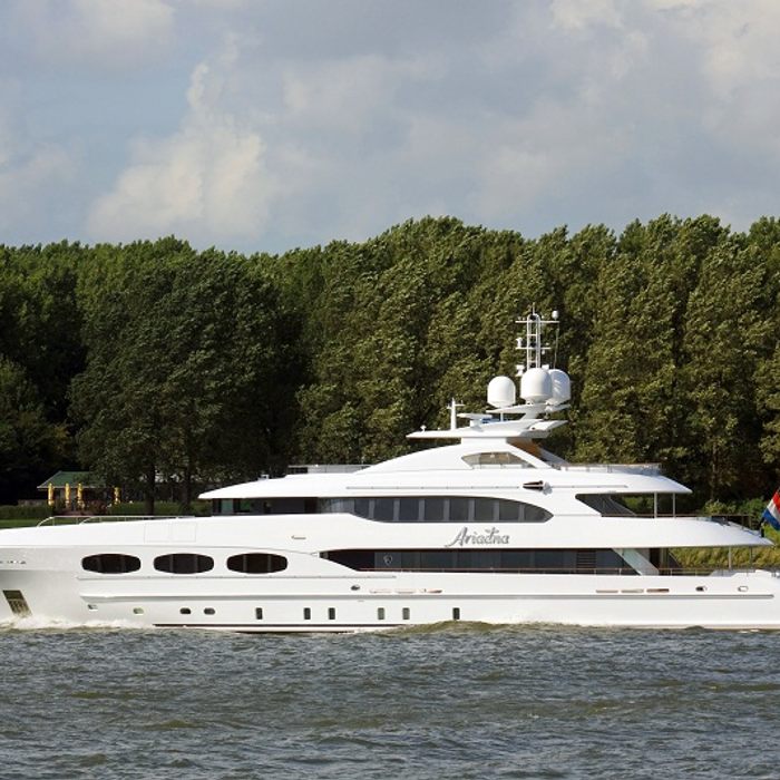 Crystalady yacht exterior 3