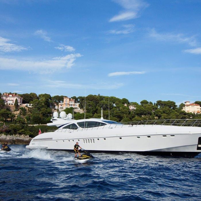 Bouba yacht exterior 2